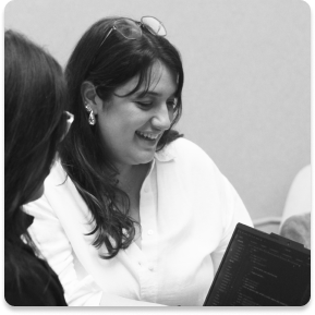 Equipo creativo de Grool Studio especializado en diseño y marketing digita